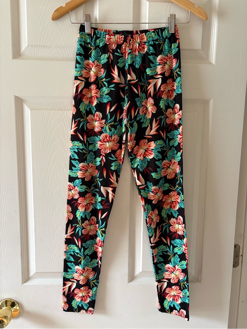 Black Floral Leggings - Tropical Print
